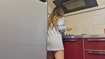 Preview 4 of Buxom Babe - gostosa limpa o fog&atilde_o e fica hot