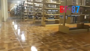 Preview 1 of Bi Rimming Pissing - Eu BF&deg_87 me exibindo na biblioteca da faculdade