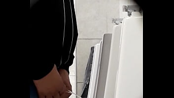 Preview 3 of Indian Bhbhia - meadas urinal ba&ntilde_o gay