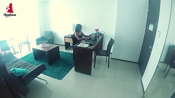 Preview 1 of Nubile Alexis Crystal - Malefikas - Jefe se folla la secretaria