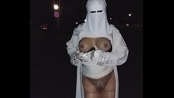 Preview 2 of Korean Anal Pain - musulmane voil&eacute_e ouvre sa djellaba dans la rue