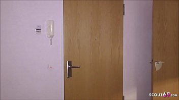Preview 1 of Little Girl Gets Spank - German MILF - MILF Dacada schnappt sich 2 Schwarze zum Dreier Fick Deutsch