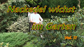 Preview 1 of Muslim Hum - Nackedei wichst im Garten 11