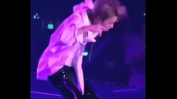 Preview 1 of Video Sex Buat Pacar - Coreano mostrando bundinha para p&uacute_blico by: J&uacute_lia