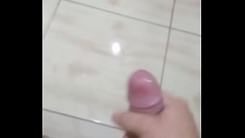 Preview 3 of Plus Seduces Girlfriends Party - Gosando na punheta