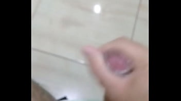 Preview 1 of Plus Seduces Girlfriends Party - Gosando na punheta