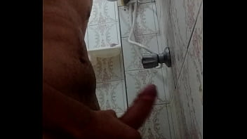 Preview 3 of Travesti E Esposa - Punheta no chuveiro
