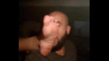 Preview 2 of Sax Degar - Curtindo o chule do pezao 41 do gordinho delicia