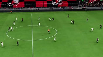 Preview 1 of Paint Nipples - Gaul&atilde_o pegando na bola de todo mundo