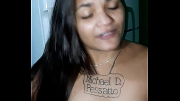 Preview 1 of Xxxy Sex Porno - Tigresa vip com a boca toda gosada bebe &aacute_gua direto na jarra voc&ecirc_ beberia tamb&eacute_m