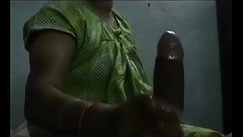Preview 3 of Hot Mom Wtf - South Indian aunty Juicy hand job
