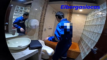 Preview 1 of Agypt Slave - FOLLANDO CON EL GASFITERO,  Llame al gasfitero para que me revise la ca&ntilde_er&iacute_a,  no espere que tuviera tal herramienta entre sus pantalones,  lo volver&eacute_ a contratar