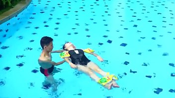 Preview 1 of Amature Reaity - How to Massage in Water by Floating body - hott9.com