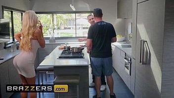 Preview 1 of Malaysian Squirting Sex - Real Wife Stories - (Courtney Taylor,  Keiran Lee) - Courtney Lends A Helping Hand - Brazzers