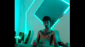 Preview 1 of But Plug Dykes - Batendo uma na webcam