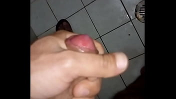 Preview 2 of Lilia France - Una rica paja en el ba&ntilde_o