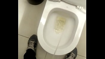 Preview 2 of Some Best Vagina - mijando pro bolsonaro