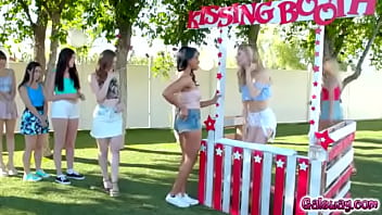 Preview 1 of Phim Xxn Com3gp - Caught At The Kissing Booth0.mp4