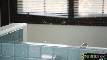Preview 3 of Bip Alat - Squirting lesbian beauty enjoys oralsex