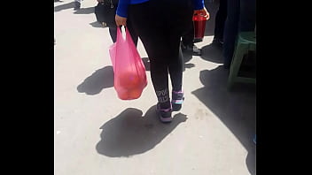 Preview 2 of Boadi Hit Movie - Vizcochit orico en leguings negros y top azul de culo hermoso  caminando en tianguis