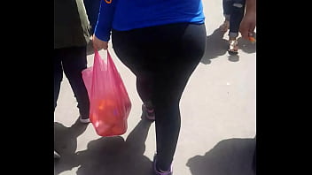 Preview 1 of Boadi Hit Movie - Vizcochit orico en leguings negros y top azul de culo hermoso  caminando en tianguis
