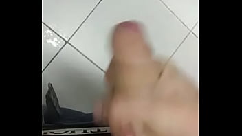 Preview 1 of Porn Indo Hijab Hot - punheta no banheiro