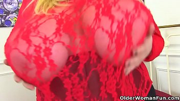 Preview 1 of Pak Sexy Vid - Big titted BBW Samantha Sanders rubs her fanny