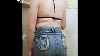 Preview 3 of Lebanese Bear Man Fucking - Rebolando de minisaia