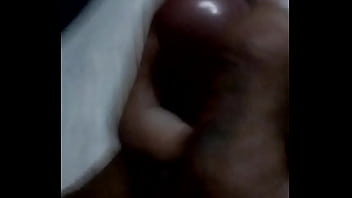 Preview 1 of Thinks Hes Nacho - Com a m&atilde_o na rola do safado