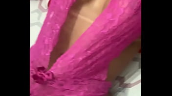 Preview 1 of Dilgit Songs - Transex Kelly Portela mostrando o corp&atilde_o na cama
