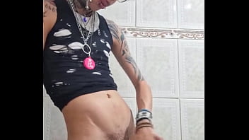 Preview 2 of Cecile Bois - novinha trans batendo punheta e gozando na m&atilde_o batcat