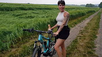 Preview 1 of Love Pusi - Premiere! Fahrrad in der &Ouml_ffentlichkeit geil abgefickt!