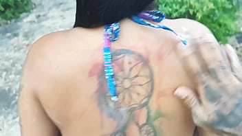 Preview 2 of Xxvido Hd - Gostosa na praia pediu para um estranho passar repelente no seu corpo e acabou levando gozada na cara.(Ad&atilde_o e Eva)