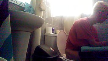 Preview 4 of Brandy Lynn - josinho en el ba&ntilde_o poton