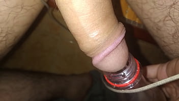 Preview 2 of Wife Est Pussy - KELLY GARRET CON PASIVO FOLLADO CON SUPER DILDO GIGANTE
