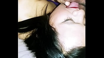 Preview 2 of Zxzxzx Sex - Paola le chupa la verga a su amigo hetero y le gusta
