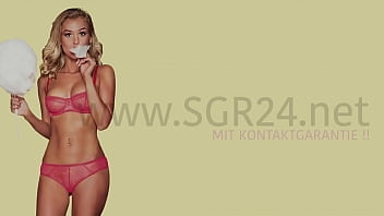 Preview 1 of Sex Plaj - A tanned beautiful girl goes topless on the beach