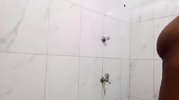 Preview 3 of Skandal Tante Girang - Desi Indian teen girl Pissing while bathing