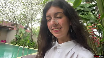 Preview 4 of Ronja Und Sandy - I asked a stranger to take a photo of me on the beach and he fucked me in hotel and came on my face - Cumwalk