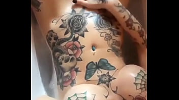 Preview 2 of Wwwxxx 200 18 - Tattoo girl fingering in bath tub