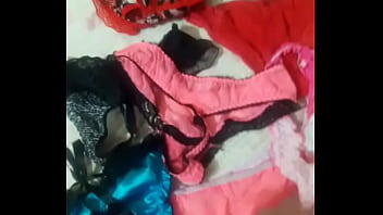 Preview 3 of Lesbian Group Beauty - Travesuras con las bragas de mama