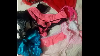 Preview 4 of Lesbian Group Beauty - Travesuras con las bragas de mama