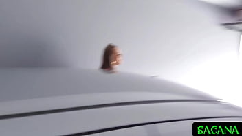 Preview 3 of Tamil Mom Hot Son - Escondeu o garoto dentro do porta malas do carro!