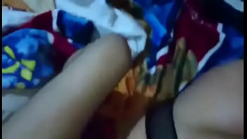 Preview 3 of Lesbianas Mirror - De colegiala