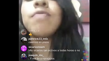 Preview 1 of Dowgetar - Chica muestra tetas en vivo de Instagram