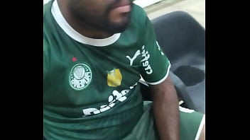 Preview 1 of Shraddha Kapoor Fuck Video - Voltando pra casa depois do futebol com os colegas do trampo,  bateu um tes&atilde_o no ponto de &ocirc_nibus lembrando daqueles machos de bermuda sem camisa