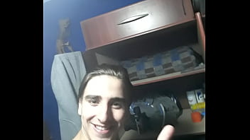 Preview 1 of Tera Hard - chico cachondo tirando spray a su hermana