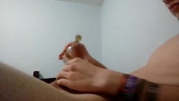 Preview 1 of Xxx Sex Boyz - Branquelo pauzudo batendo uma pra voc&ecirc_ com &oacute_leo no pau