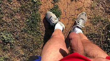 Preview 3 of Acters Tubecom - Polla en el campo escondida queriendo salir