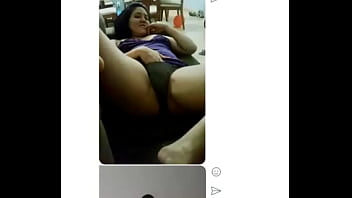 Preview 1 of Girl Shout No No Wrong Hole - Exibindo a esposa no Skype